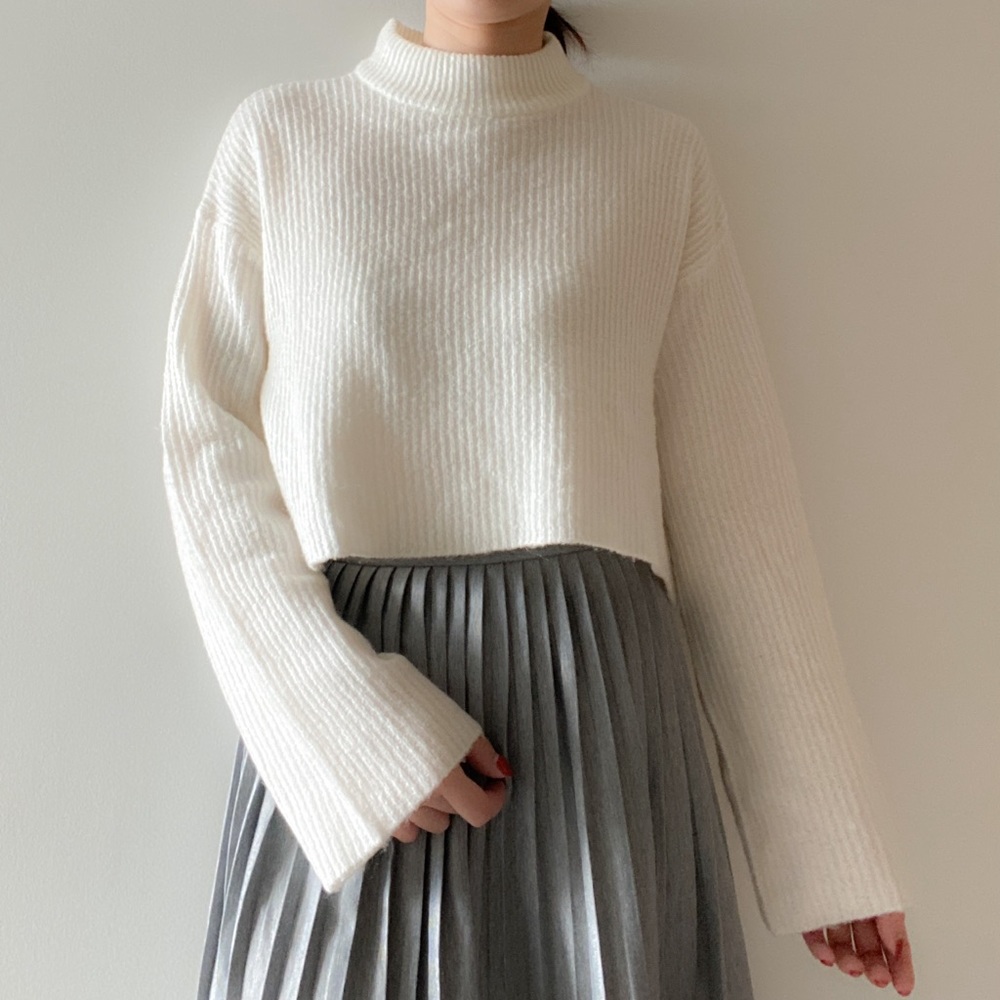 White knitting top